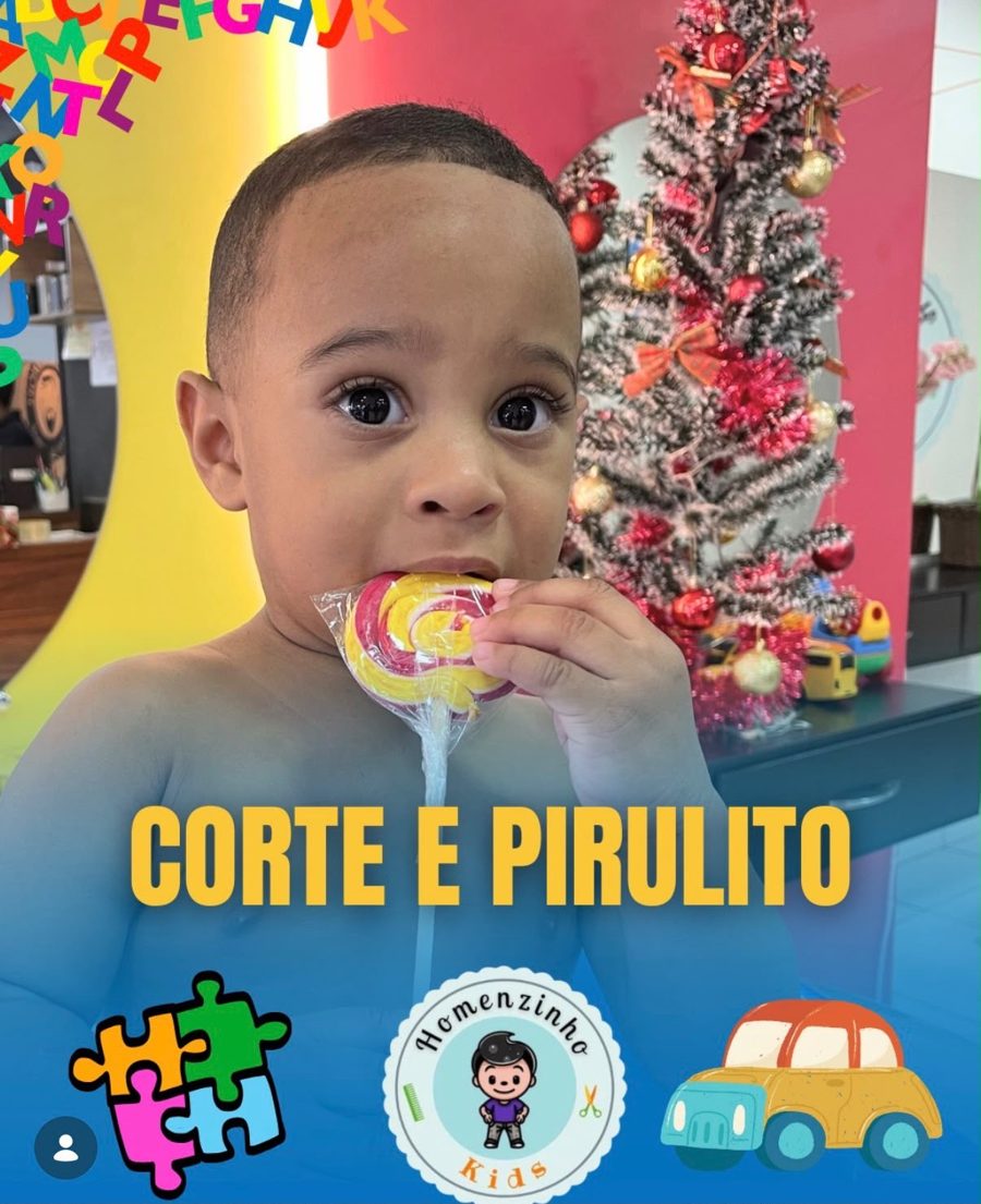 Menino com pirulito após o corte de cabelo infantil